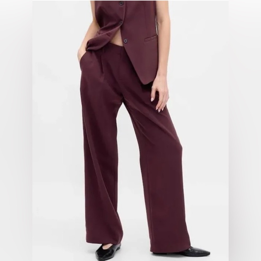 NWT! GAP Burgundy 365 High Rise Wide Leg Pleated Trousers - 855968 🖤 Size 2